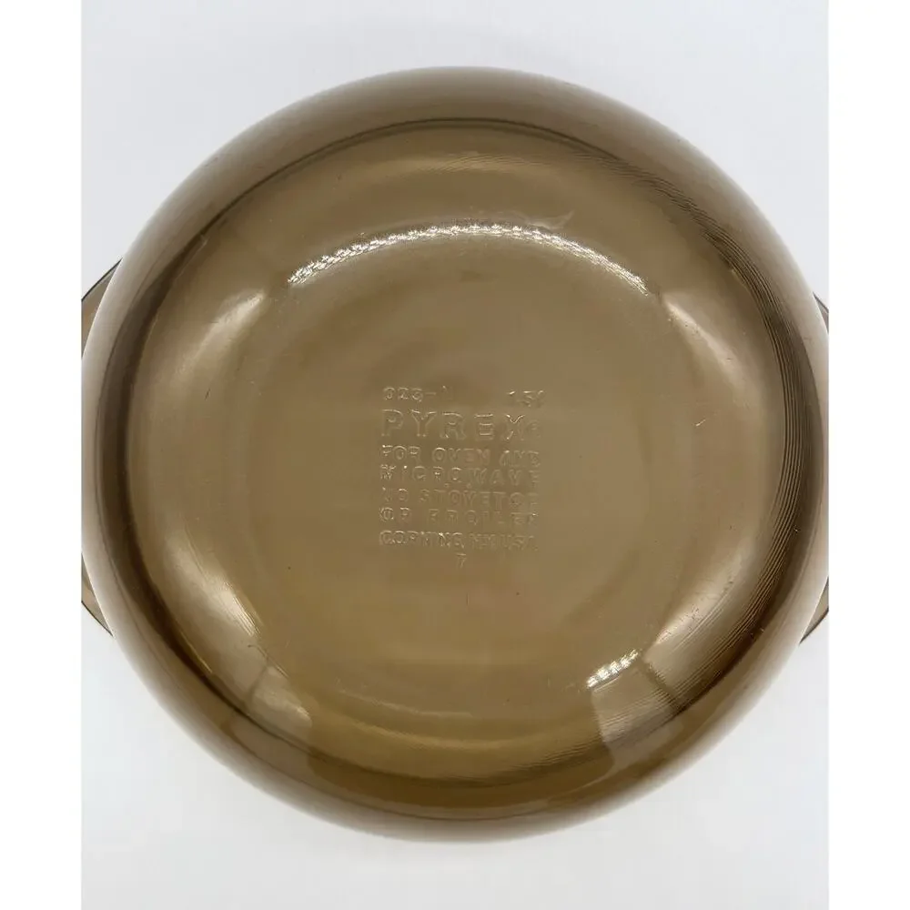 Vintage Pyrex Amber Covered Casserole Dish; 1.5 L 023-N